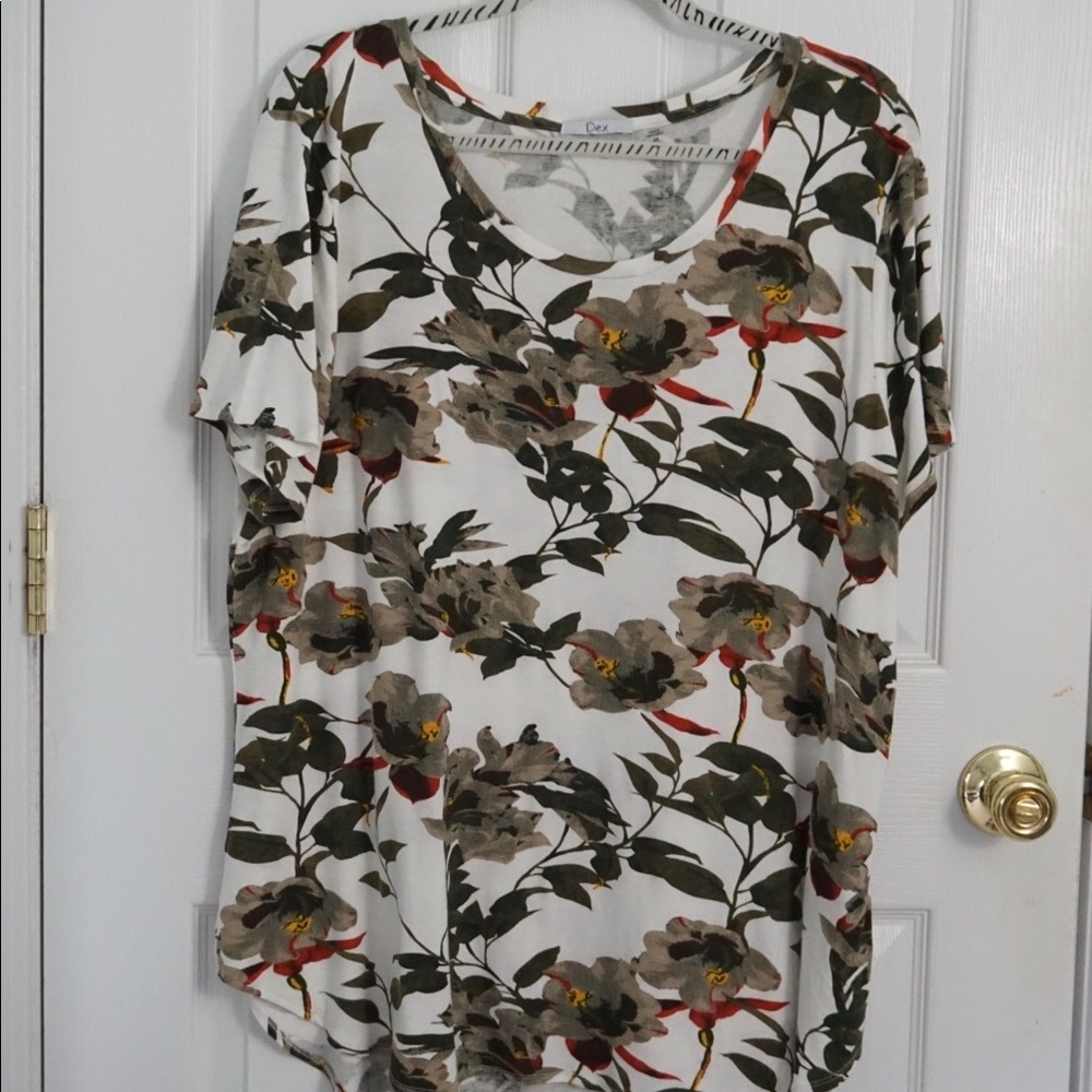 MAKE ME AN OFFER! Floral shirt
